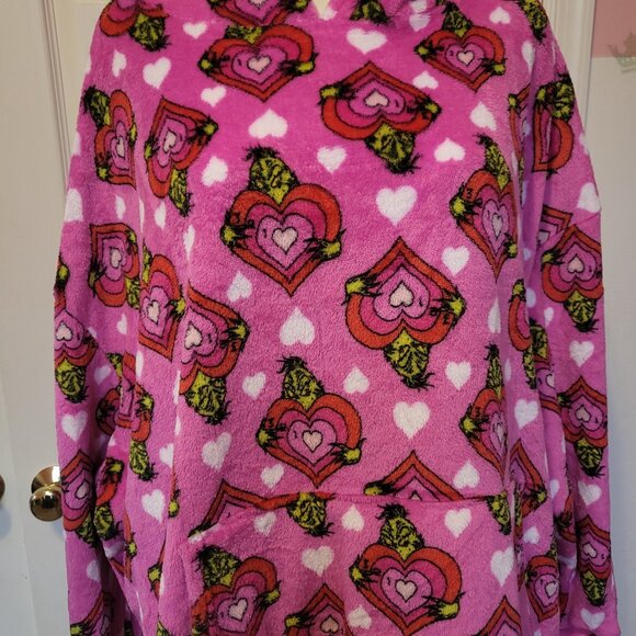 The Grinch Sweatshirt Dr. Seuss Hearts Pink OSFM Oversized Pockets, NWOT - Picture 2 of 6